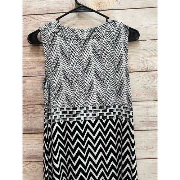 CHICOS BLACK AND WHITE MAXI DRESS WITH BEADED NECKLINE‎ - Picture 4 of 8